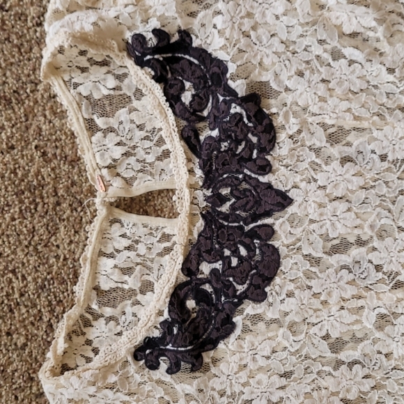 Free People lace/ crochet cream top - Picture 3 of 8